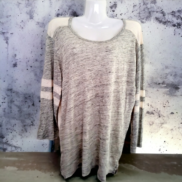 New!! J.Crew Designer Grey and Ivory Colorblock Warm 3/4 Sleeve Top!! Size M. - Picture 13 of 15